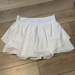 Lululemon court rival skirt size 6. Minor wear.